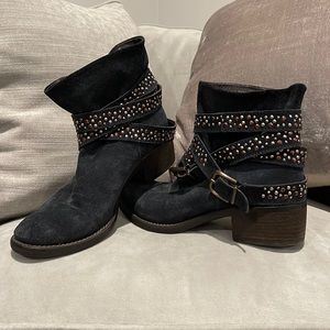 Beautiful navy suede ankle boot size 7